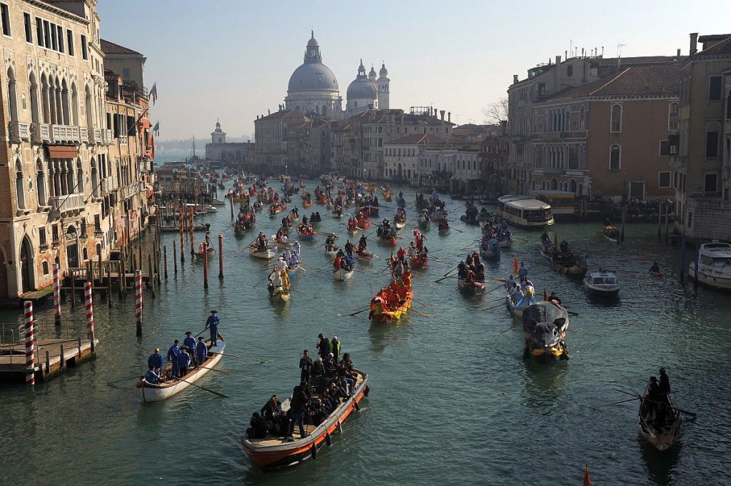 La magia del Carnaval de Venecia 2023 en imágenes